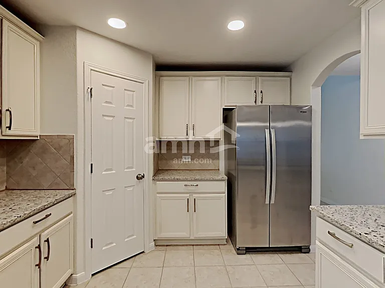 1038 Lauren St — Photo 4