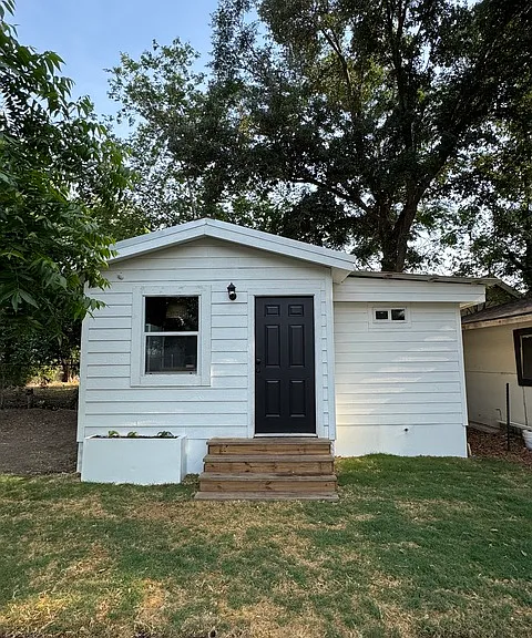 114 Yuma St — Photo 16
