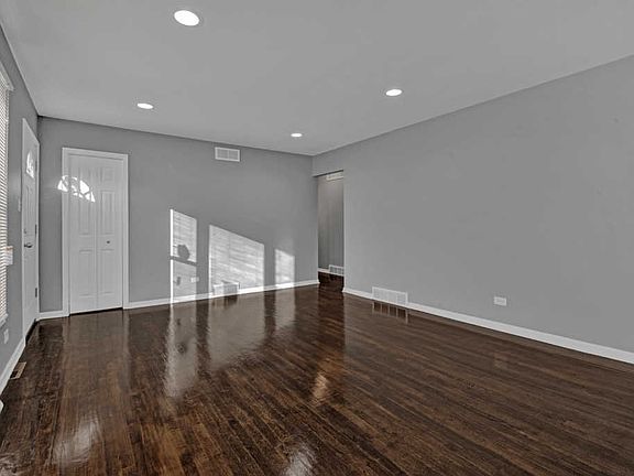 4th image of 664 E 162nd St