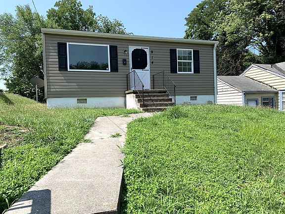 2nd image of 914 Rockland Ave NW