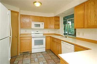 4th image of 803 E Stanley Pl
