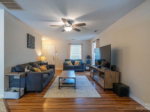 5th image of 105 N Mulberry Ct