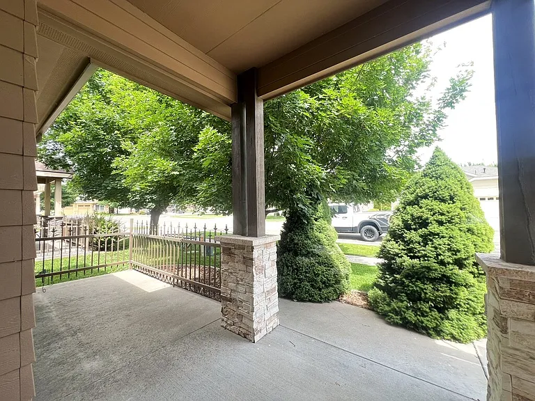 717 W Claire St — Photo 4