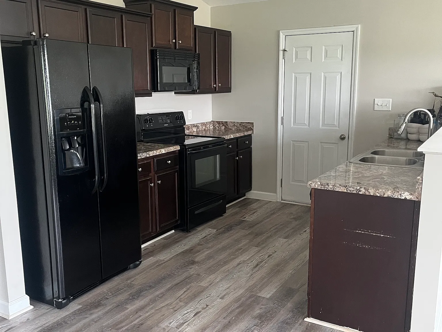 3 bed, 1273 sqft, $1,750 — Photo 4