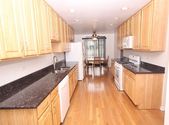2nd image of 318 Surrey Ln