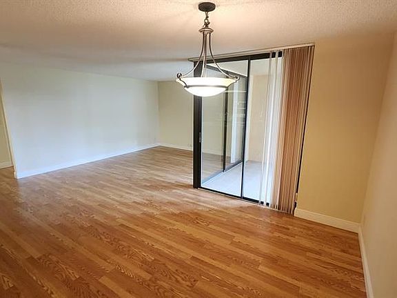 4th image of 2255 Lindell Blvd APT 4209