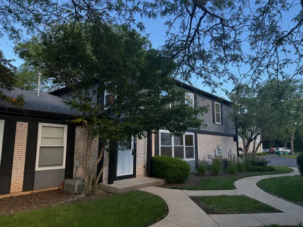 212 Inverrary Ln #B2, Deerfield, IL 60015