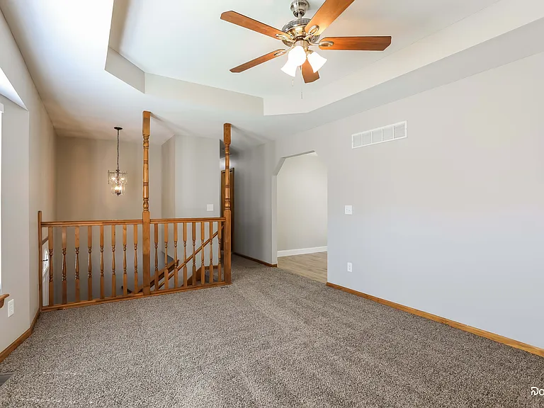 204 S Darrowby Dr — Photo 5