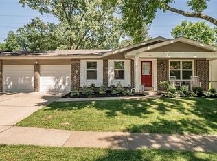 940 Queensbridge Rd, Manchester, MO 63021