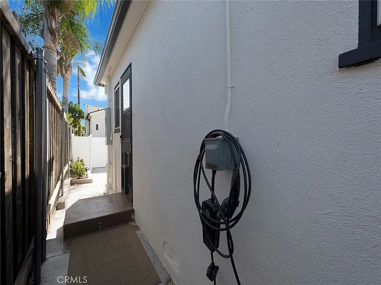 2108 N Pass Ave — Photo 27