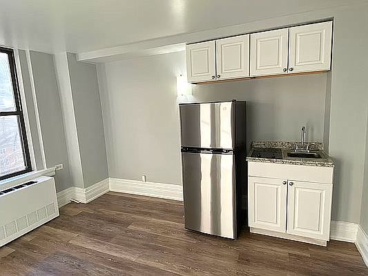 1st image of 240 W 73rd St APT 918