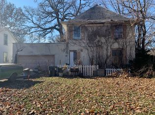 523 N Maple St, Clinton, IL 61727