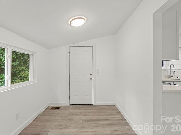 5th image of 1224 Beale St