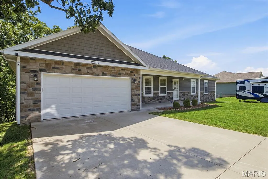 4 bed, 3.0 bath, 2300 sqft, $2,625 — Photo 3