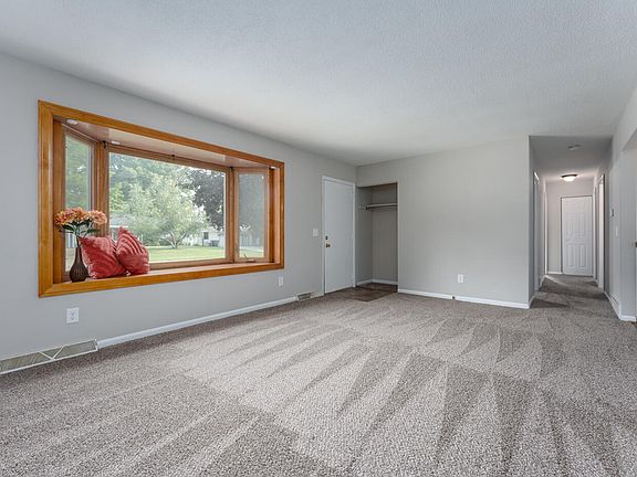 5th image of 428 Cameo Ave