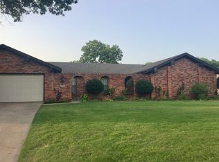2215 Hickory Dr, Ardmore, OK 73401
