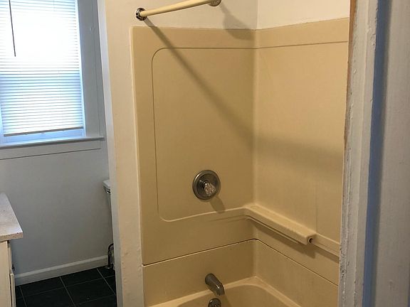 5th image of 31 N Lake Ave #2