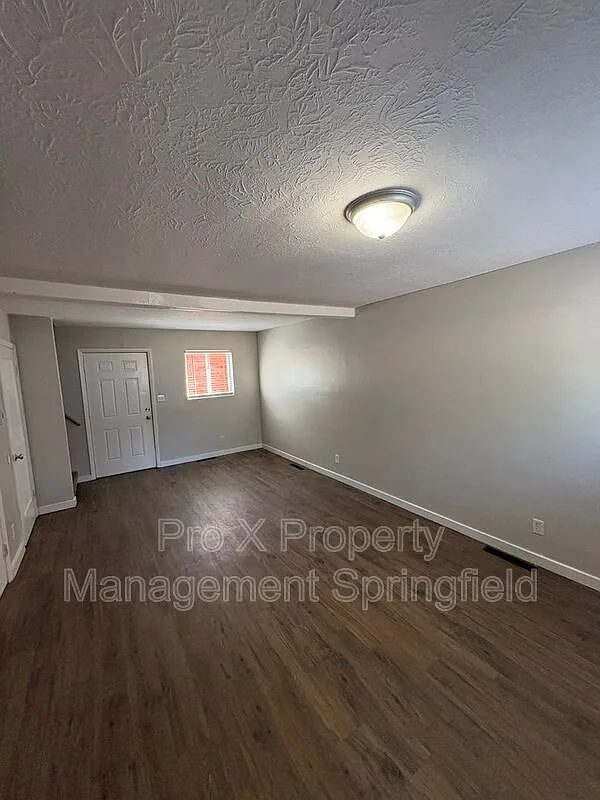 2 bed, 1.0 bath, $825 — Photo 3