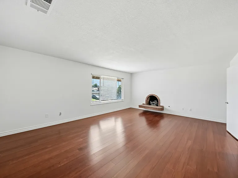 8566 Club House Dr — Photo 19