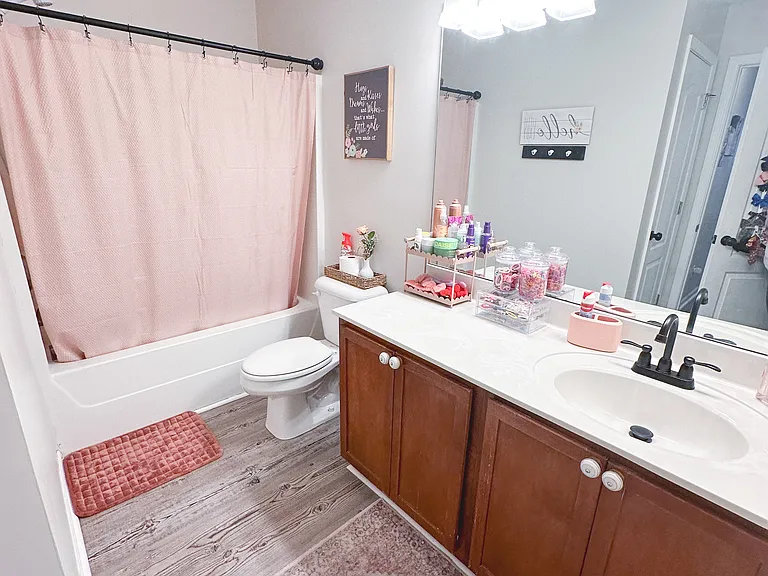 Additional Upstairs Bath
