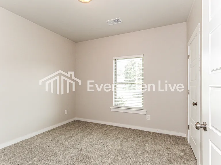156 Wolf Ln — Photo 10