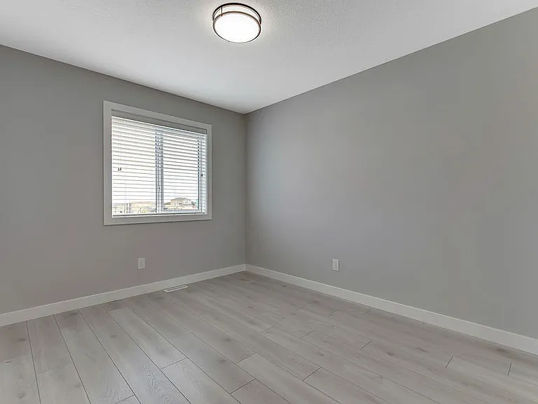146 Creekside Dr SW #UPPER — Photo 27