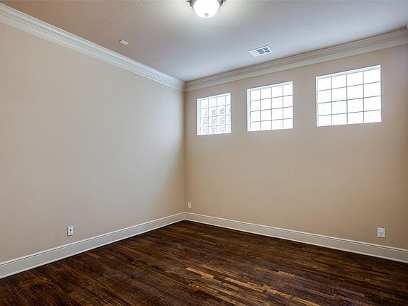2nd image of 4809 Pyramid Dr