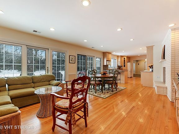 5th image of 556 Somerset Ln