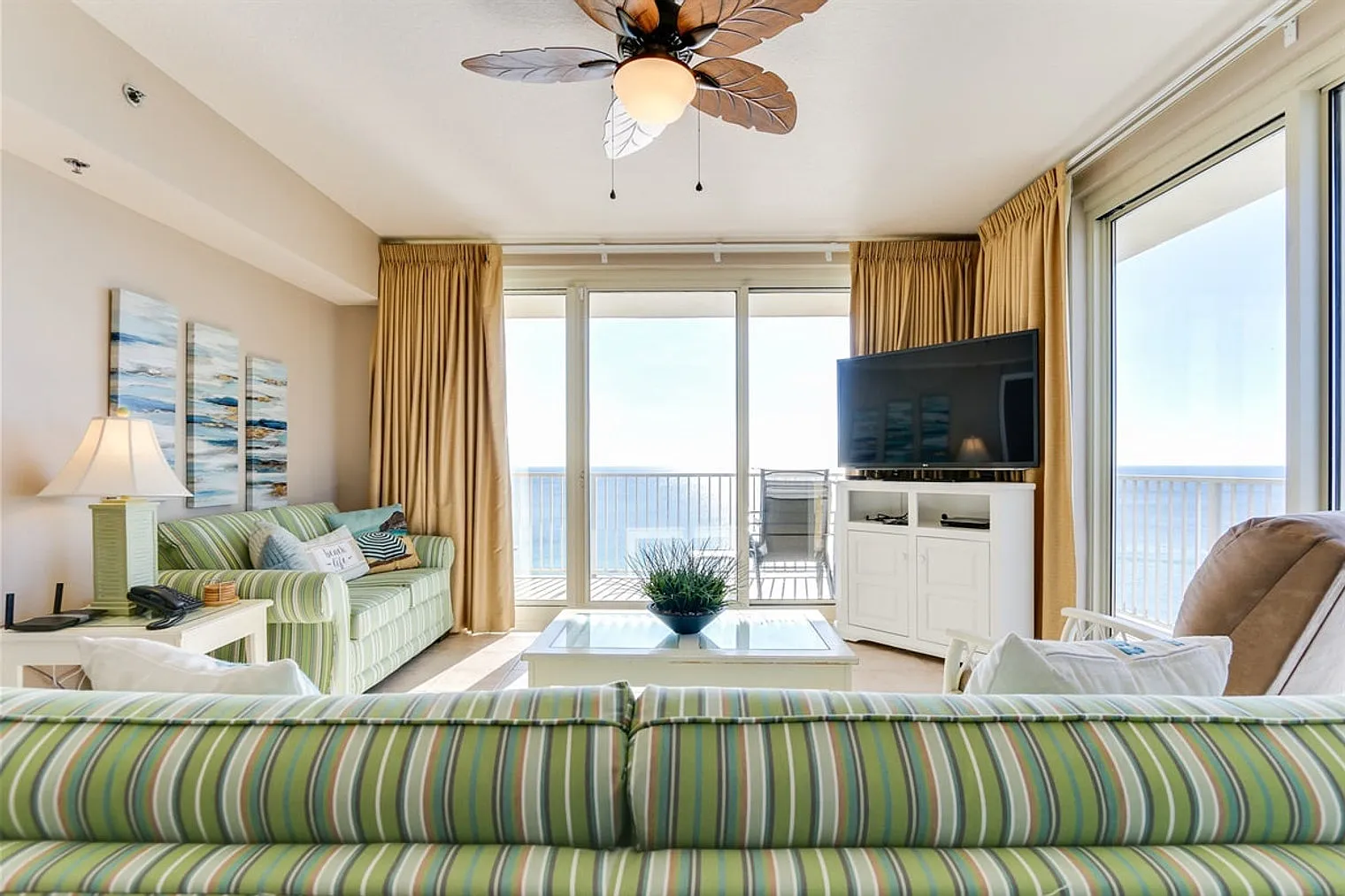 3 bed, 3.0 bath, 1420 sqft, $5,853 — Photo 4