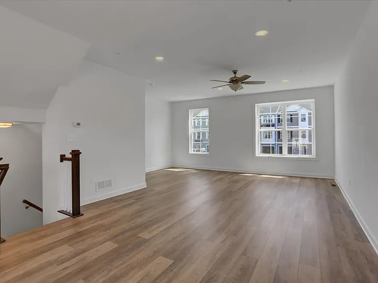 12435-12441 Jackson Ave — Photo 16