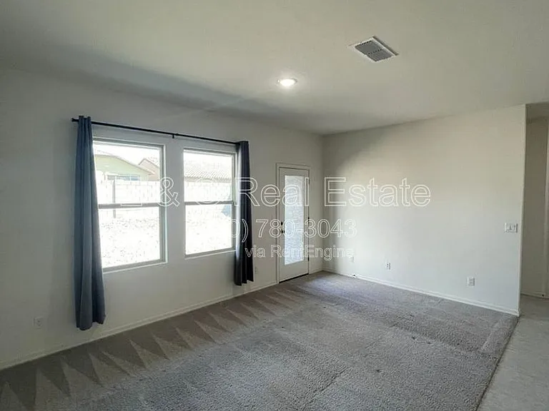 19436 W Elm St — Photo 7