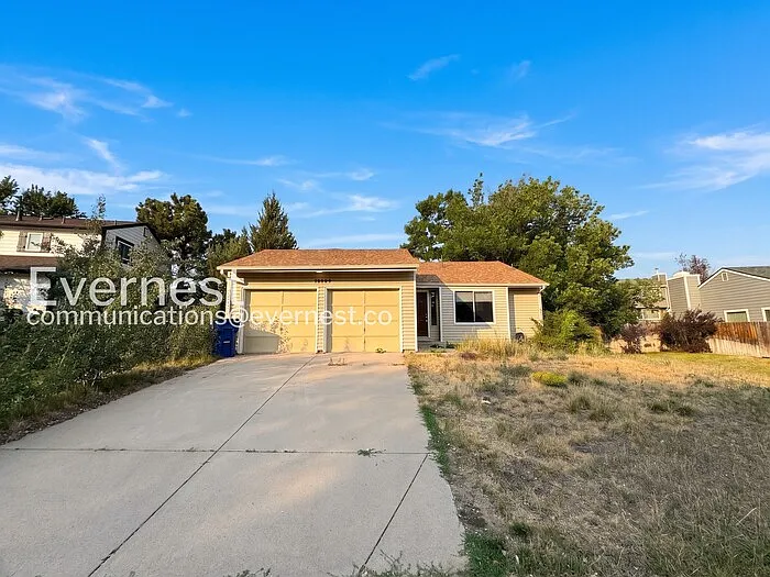 3 bed, 2.5 bath, 1900 sqft, $2,847 — Photo 1