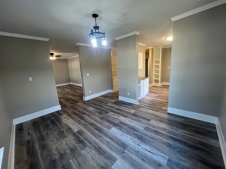 1010 Avenue K — Photo 6