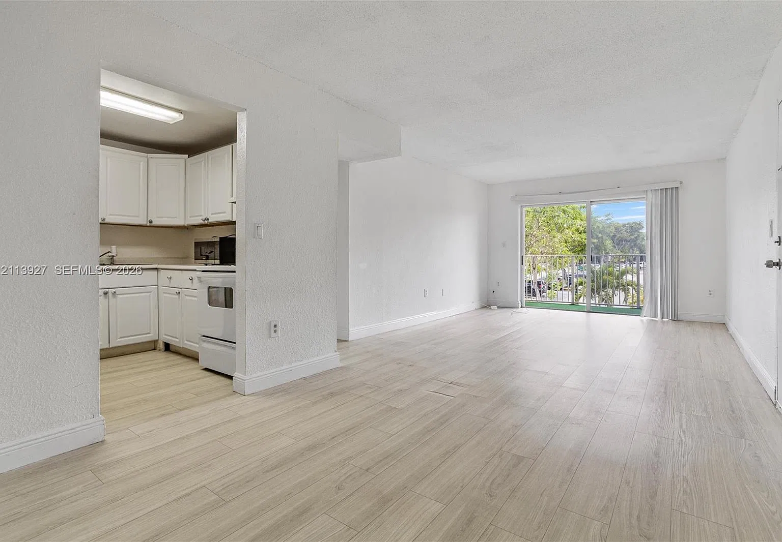 Doral Gardens Ii Condo — Photo 1