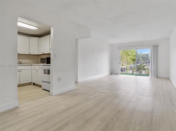 4900 NW 79th Ave APT 202