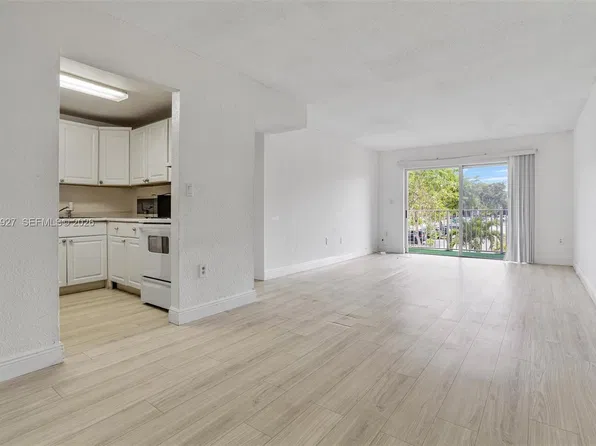 4900 NW 79th Ave APT 202, Doral, FL 33166