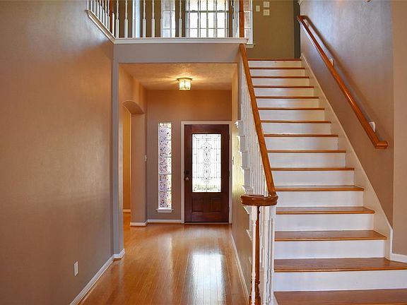 3rd image of 19043 Northcanyon Dr