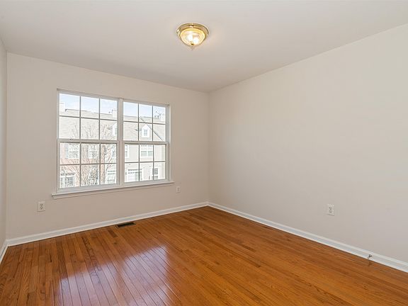 5th image of 6 Ruby Ct