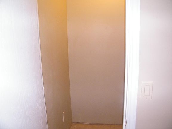 3rd image of 525B Stone Ln #B