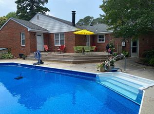 1432 Lakeview Dr, Virginia Beach, VA 23455