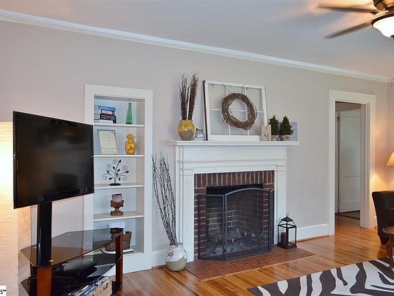 4th image of 315 Summit Dr