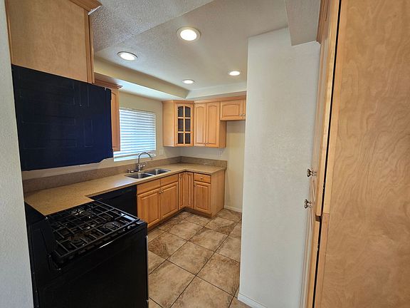 3rd image of 341 Portland Cir APT A