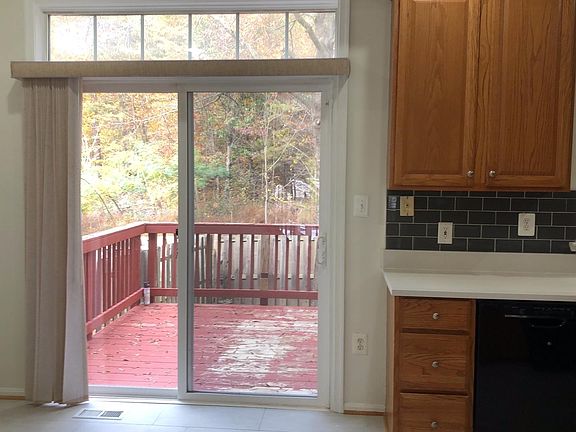 breakfast area and deck