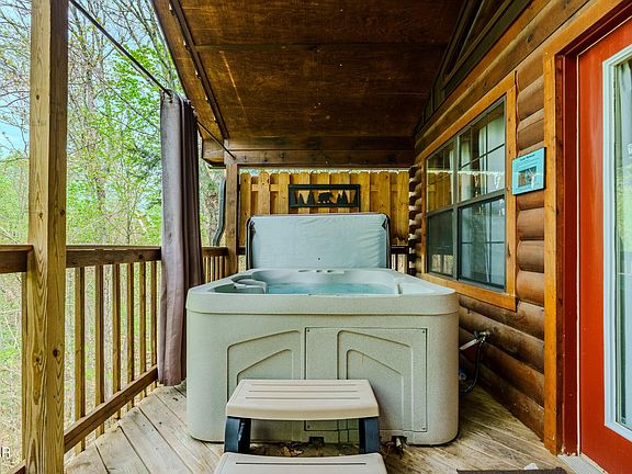 4th image of 1523 Bears Den Way