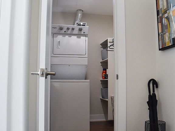2nd image of 270 Lakeshore Rd W #205