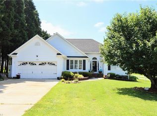 1608 Littlejohn Ln E, Burlington, NC 27217