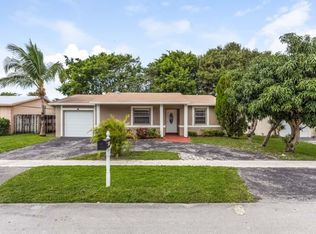 414 SW 80th Ter, Pompano Beach, FL 33068