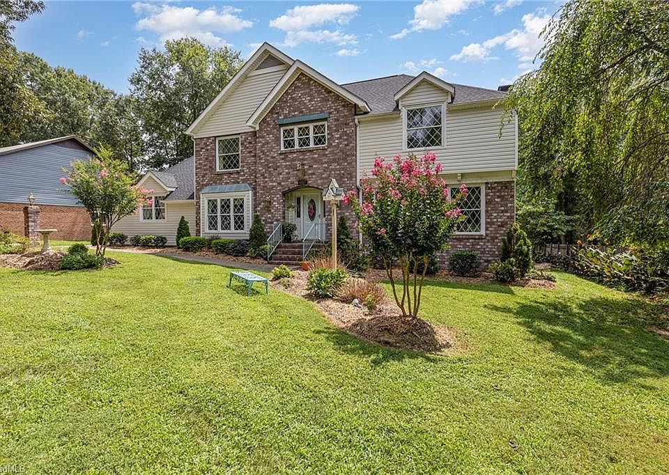 1st image of 4407 Oak Hollow Dr