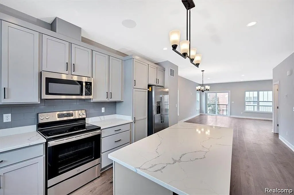 3 bed, 3.5 bath, 2121 sqft, $3,200 — Photo 3