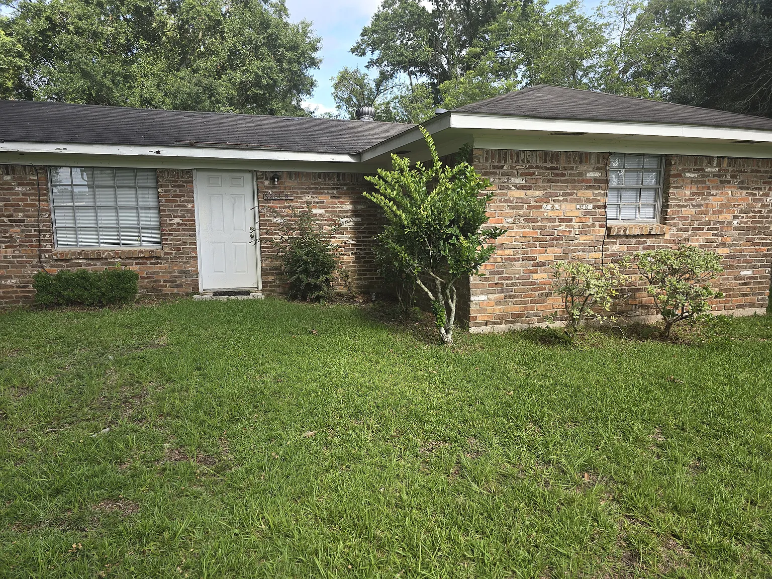 6201 Mamount Blvd — Photo 1